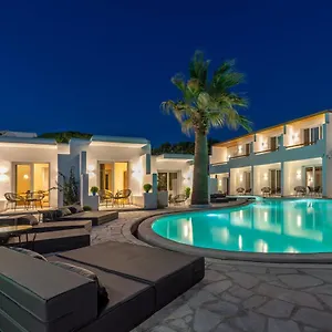 Omnia Mykonos Boutique & Ορνός